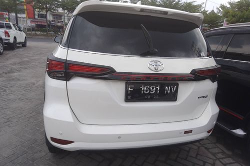 2016 Toyota Fortuner 4x4 2.4 VRZ A/T DSL LUX bekas