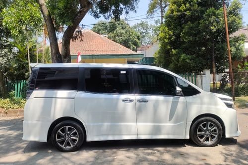 Old 2019 Toyota Voxy 2.0 CVT