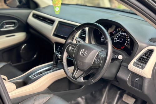2015 Honda HRV  1.8 PRESTIGE TWOTONE
