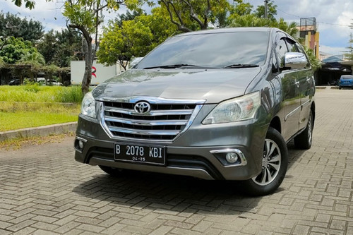 2011 Toyota Kijang Innova 2.4 Q M/T DIESEL VENTURER BASIC bekas