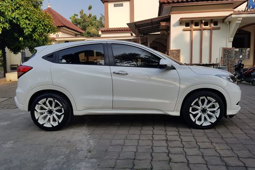 Old 2015 Honda HRV 1.8L PRESTIGE CVT