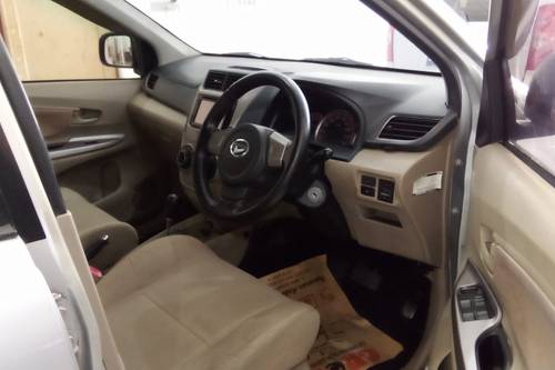 2015 Daihatsu Xenia  R DLX