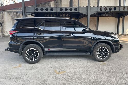 Dijual 2021 Toyota Fortuner VRZ 4X2 TRD 2.4L AT bekas