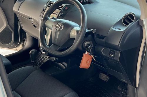 2012 Toyota Yaris E 1.5L AT bekas