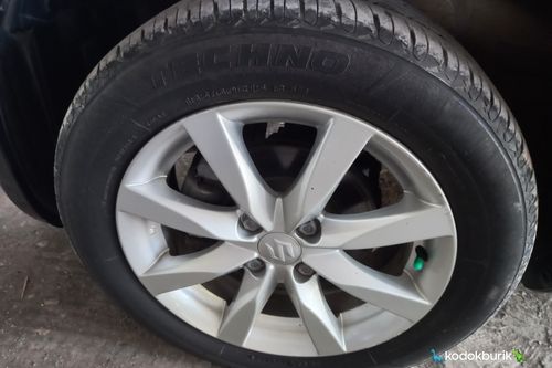Second hand 2011 Suzuki Splash GL MT 