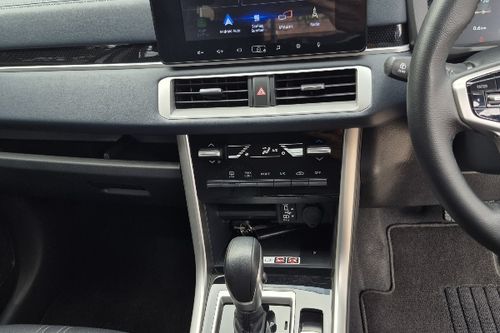 Dijual 2024 Mitsubishi Xpander Cross PREMIUM PACKAGE 1.5 SV Bensin AT bekas