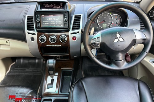 2015 Mitsubishi Pajero Sport Dakar AT 4x2 bekas