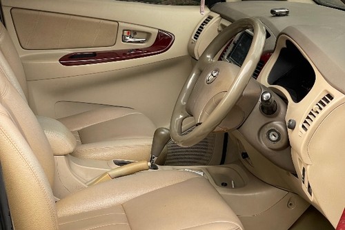 Dijual 2006 Toyota Kijang Innova 2.0 V AT bekas
