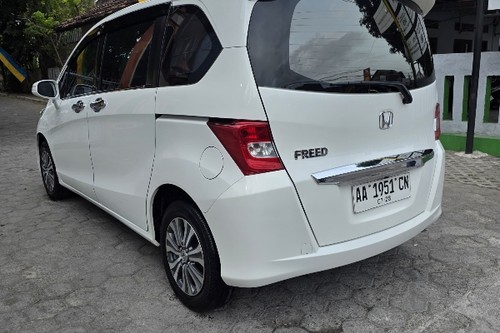 Dijual 2013 Honda Freed E(PSD)A/T bekas