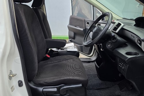 Dijual 2013 Honda Freed E(PSD)A/T bekas
