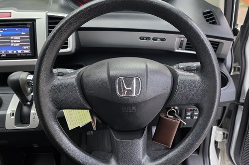 Dijual 2013 Honda Freed E(PSD)A/T bekas