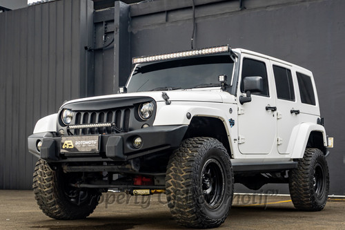 2012 Jeep Wrangler Unlimited Sahara 4x4 bekas