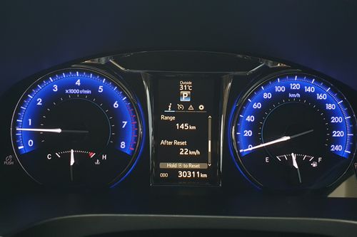 2017 Toyota Camry 2.5 V AT bekas
