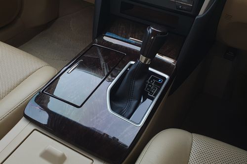 2017 Toyota Camry 2.5 V AT bekas