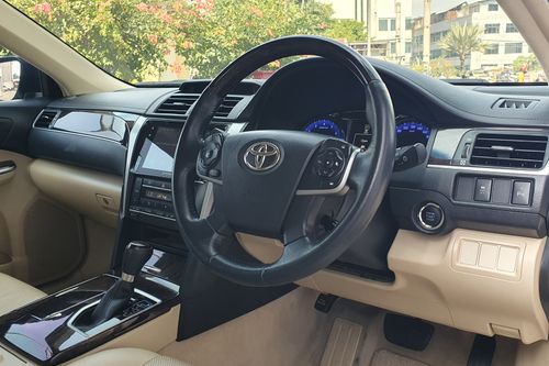 2017 Toyota Camry 2.5 V AT bekas