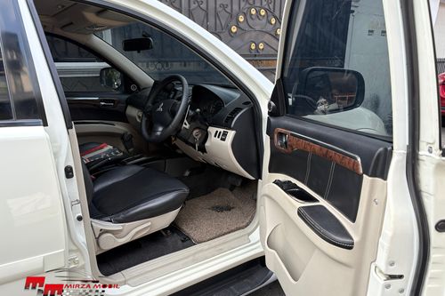 Second hand 2012 Mitsubishi Pajero Sport Dakar AT 4x2 