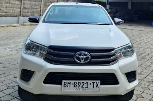 2018 Toyota Hilux 2.4L D-Cab E MT bekas