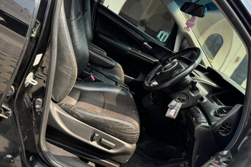 Dijual 2004 Honda Odyssey Absolute 2.4L AT bekas