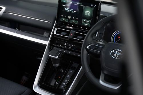 2023 Toyota Kijang Innova Zenix Hybrid EV 2.0L Q HV CVT TSS bekas