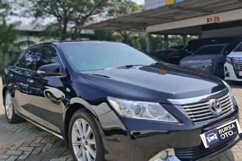 Used 2014 Toyota Camry 2.5 V AT