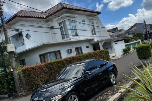 2013 BMW 3 Series Sedan 320i Sport tua