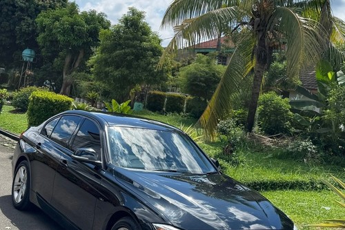 2013 BMW 3 Series Sedan 320i Sport bekas