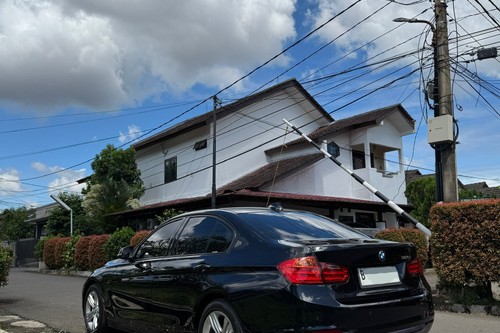2013 BMW 3 Series Sedan 320i Sport tua