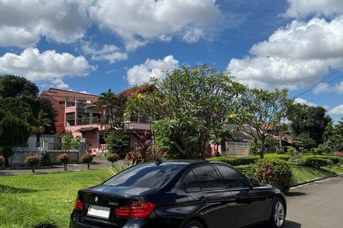 Dijual 2013 BMW 3 Series Sedan 320i Sport bekas