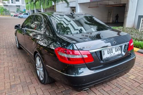 Old 2010 Mercedes Benz E-Class E 300 AMG