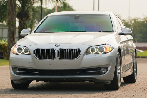 2013 BMW 5 Series Sedan  528i F10 LUXURY bekas