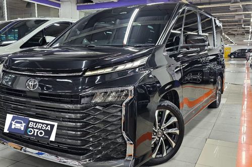 2022 Toyota Voxy 2.0 CVT tua