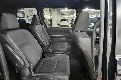 2022 Toyota Voxy 2.0 CVT tua