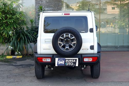 Dijual 2025 Suzuki Jimny Two Tone AT bekas