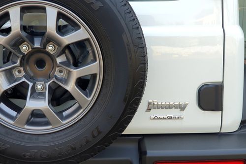 2025 Suzuki Jimny Two Tone AT bekas