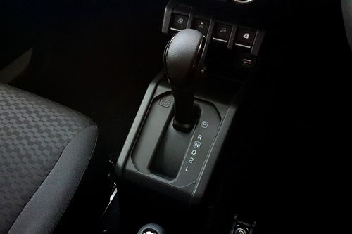 2025 Suzuki Jimny Two Tone AT bekas