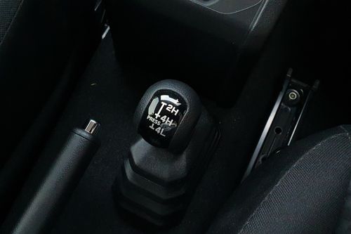 2025 Suzuki Jimny Two Tone AT bekas