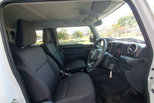 2025 Suzuki Jimny Two Tone AT bekas
