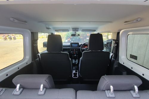 2025 Suzuki Jimny Two Tone AT bekas