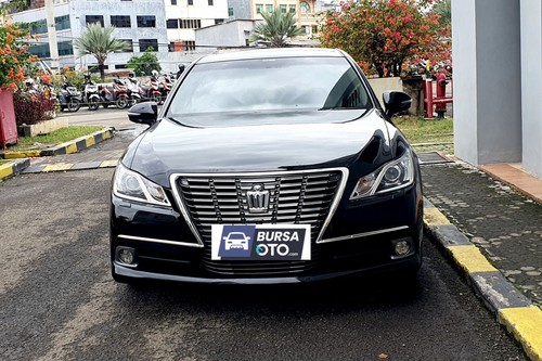 2013 Toyota Crown Royal atsalon bekas