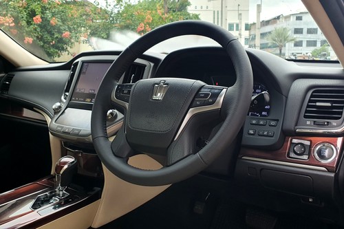 2013 Toyota Crown Royal atsalon tua