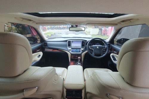 2013 Toyota Crown Royal atsalon bekas