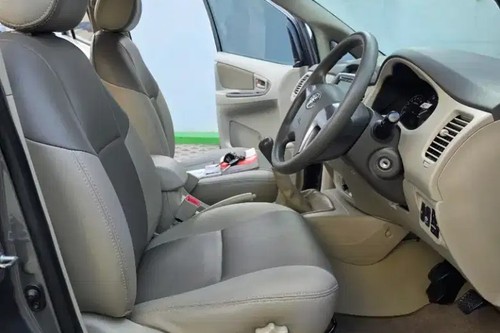 2014 Toyota Kijang Innova REBORN 2.0 G MT LUX tua