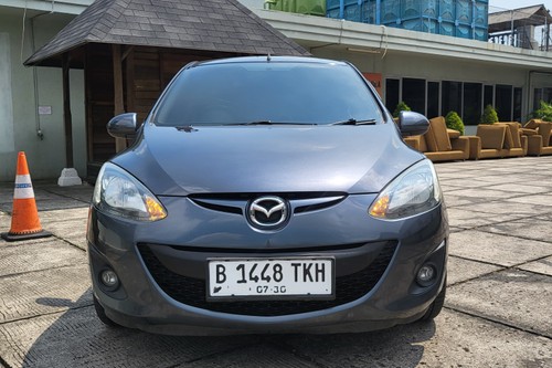 2010 Mazda 2  R AT bekas
