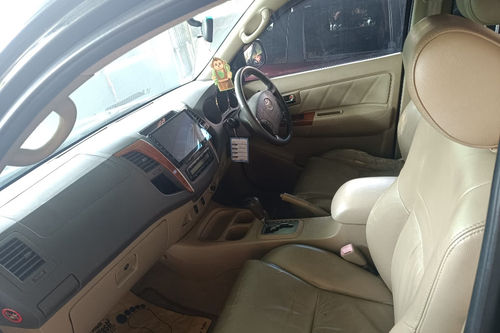 2009 Toyota Fortuner 2.7 G LUX AT bekas