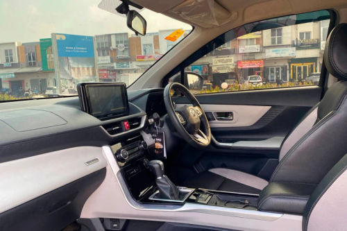 Dijual 2023 Toyota Avanza Veloz VELOZ FACELIFT 1.5 AT bekas