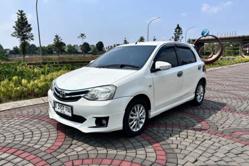 Dijual 2015 Toyota Etios E MT bekas