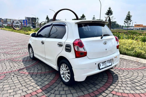 Dijual 2015 Toyota Etios E MT bekas