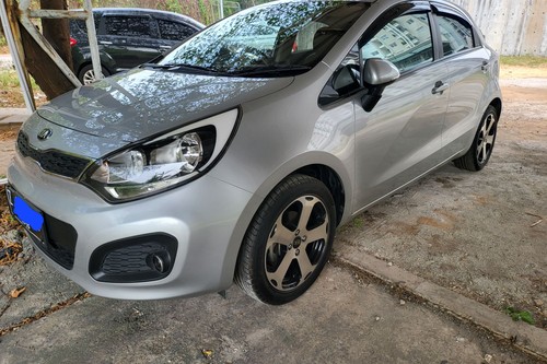 2013 Kia Rio  1.4L MT bekas