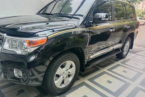 2012 Toyota Land Cruiser 200 LM FULL SPEC 4.5 AT tua
