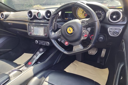 Dijual 2015 Ferrari California T 4.3 AT bekas